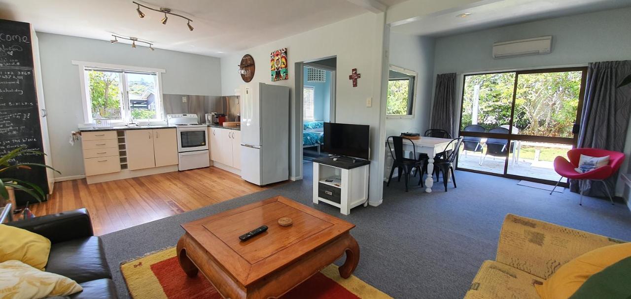 Quintessential Kiwi Bach Villa Oneroa Exterior foto